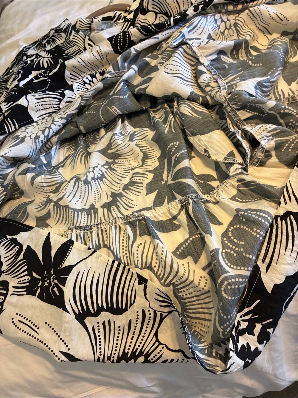 Rachel Zoe Black and White Floral Flowy Midi Dress- NWT- Size M - Picture 15 of 17